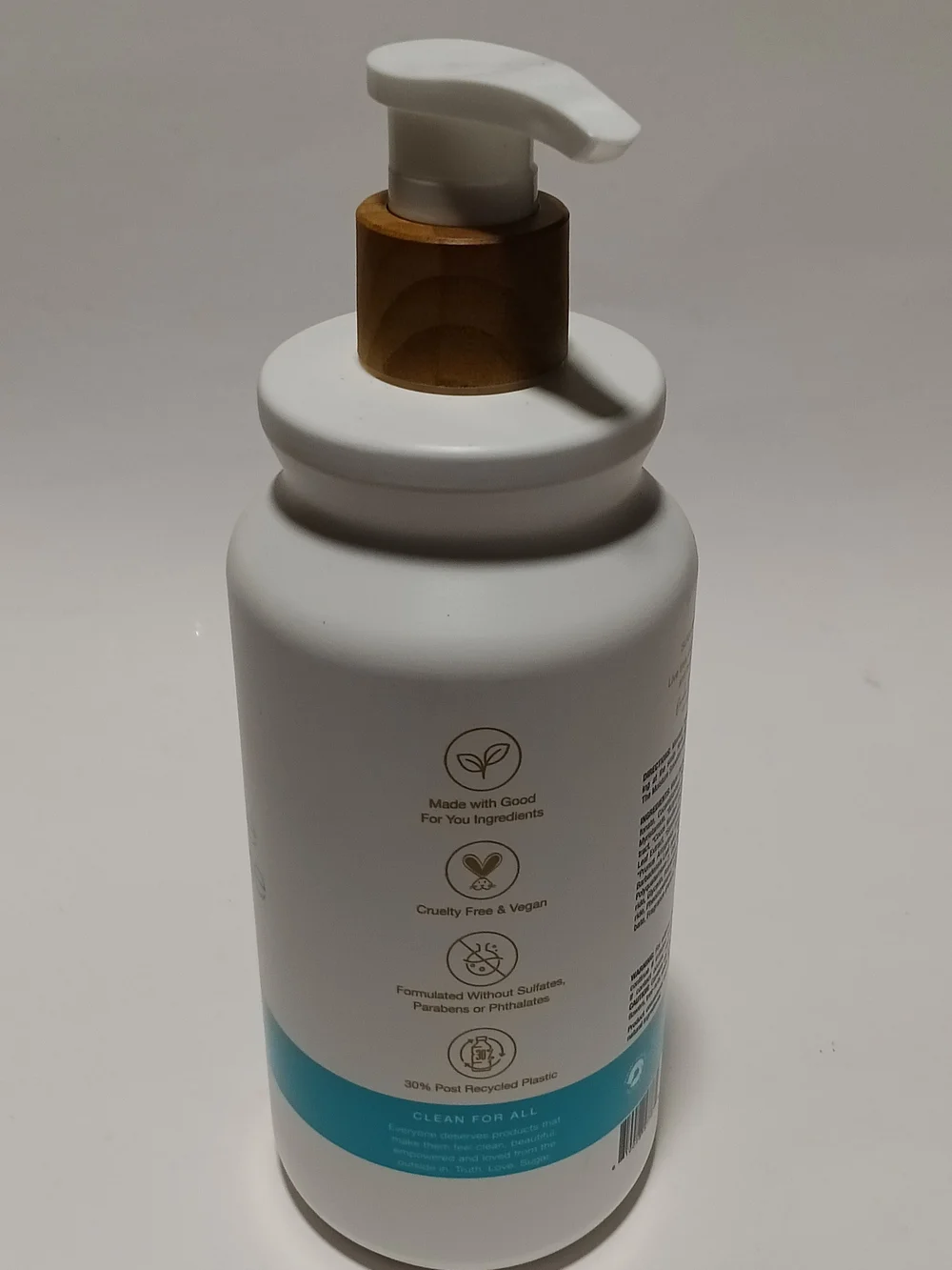 RAW Sugar The Moisture Smoothie Moisturizer - White
